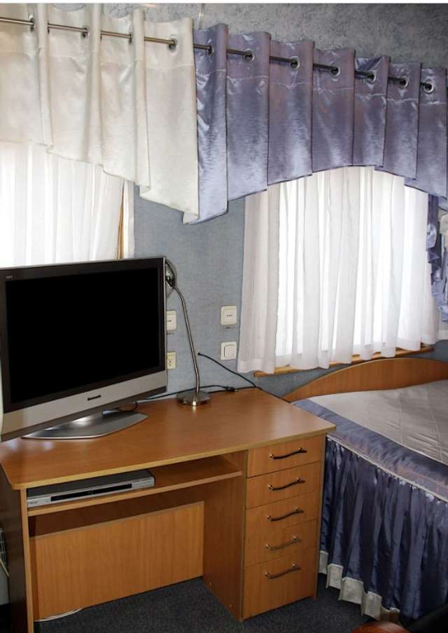 Душ, диван і комп'ютер: у мережі показали вагони Укрзалізниці підвищеної комфортності - фото 444736