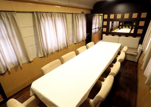 Душ, диван і комп'ютер: у мережі показали вагони Укрзалізниці підвищеної комфортності - фото 444738