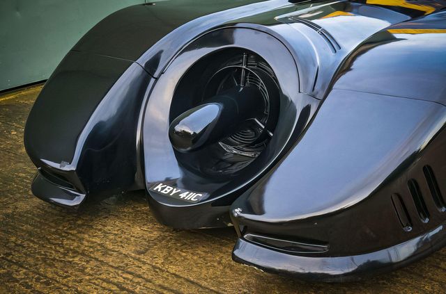 З молотка пустять Бетмобіль, на якому можна буде роз'їжджати містом - фото 445038