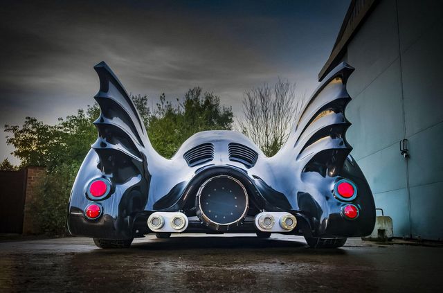 З молотка пустять Бетмобіль, на якому можна буде роз'їжджати містом - фото 445040