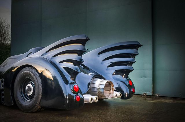 З молотка пустять Бетмобіль, на якому можна буде роз'їжджати містом - фото 445041