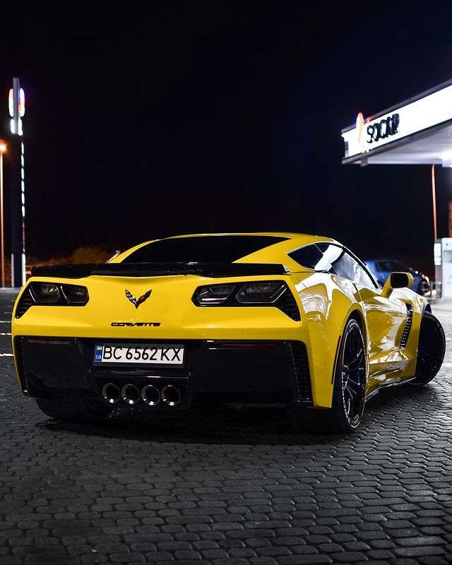 В Україні помітили надпотужний Chevrolet Corvette: фото розкішного спорткара - фото 445146