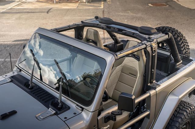 Новий Jeep Wrangler стилізували під позашляховик 1989 року - фото 445317