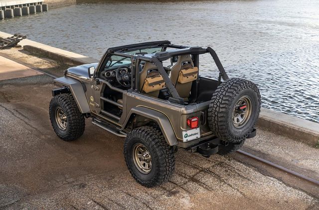 Новий Jeep Wrangler стилізували під позашляховик 1989 року - фото 445318