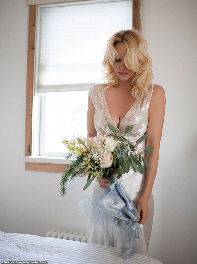 Памела Андерсон вийшла заміж за свого охоронця: фото з таємного весілля - фото 445348