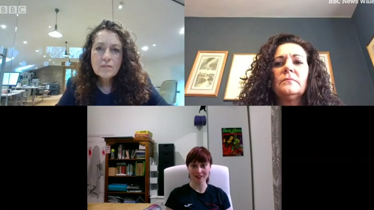 Жінка під час інтерв'ю в Zoom забула прибрати з полиці секс-іграшку