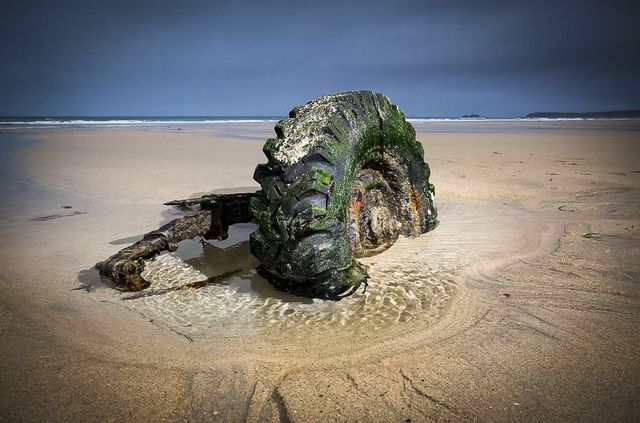 Затонулий 30 років тому Land Rover Defender сплив на поверхню: фотофакт - фото 445363