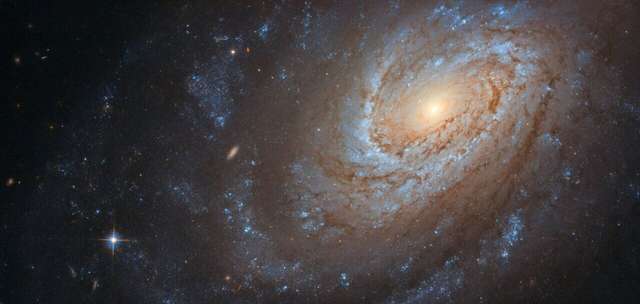 Телескоп NASA зняв Загублену галактику в сузір'ї Діви - фото 445393
