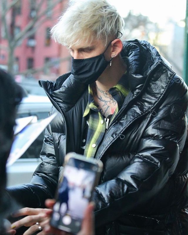 Меган Фокс заручилася з відомим репером: фотофакт - фото 445529