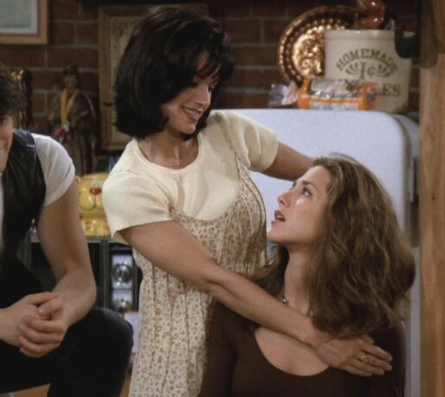 Мода 90-х: ТОП 25 стильних трендів у серіалі 'Друзі' - фото 445546