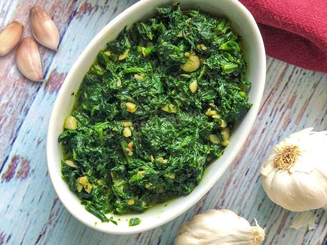 Як захистити себе від ранньої сивини: лікарі назвали простий спосіб - фото 445571