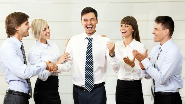 Науковці виявили новий тип екстравертів, які дуже залежать від оточення - фото 445720