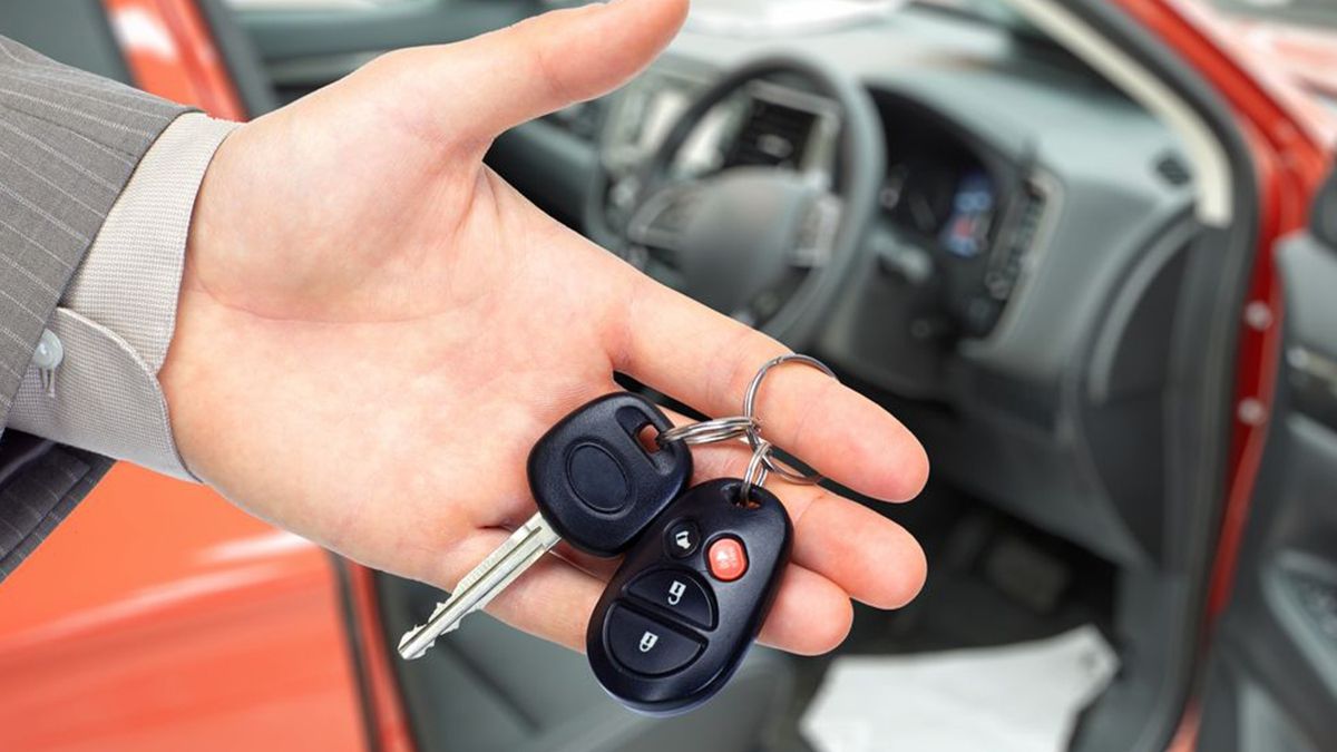 У мережі показали, як відкрити автомобіль, якщо забув ключ в салоні: відео