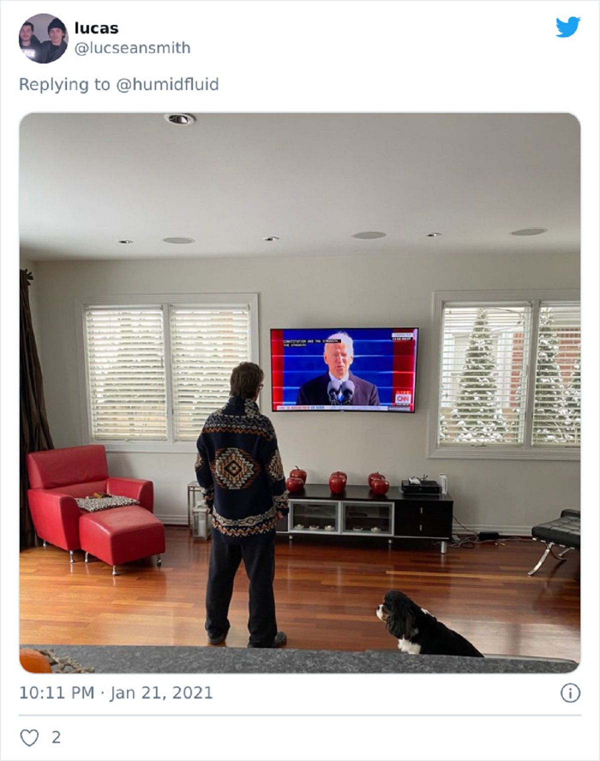 Як дивляться телевізор усі татусі: кумедні фото