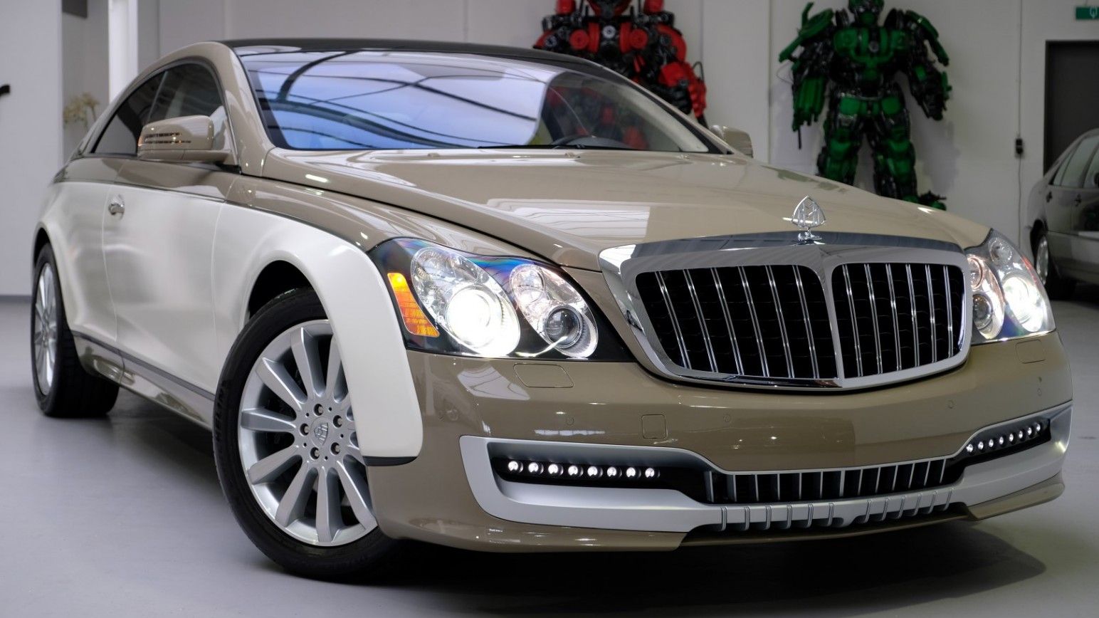 На продаж виставили розкішне купе Maybach, яке належало Муаммару Каддафі