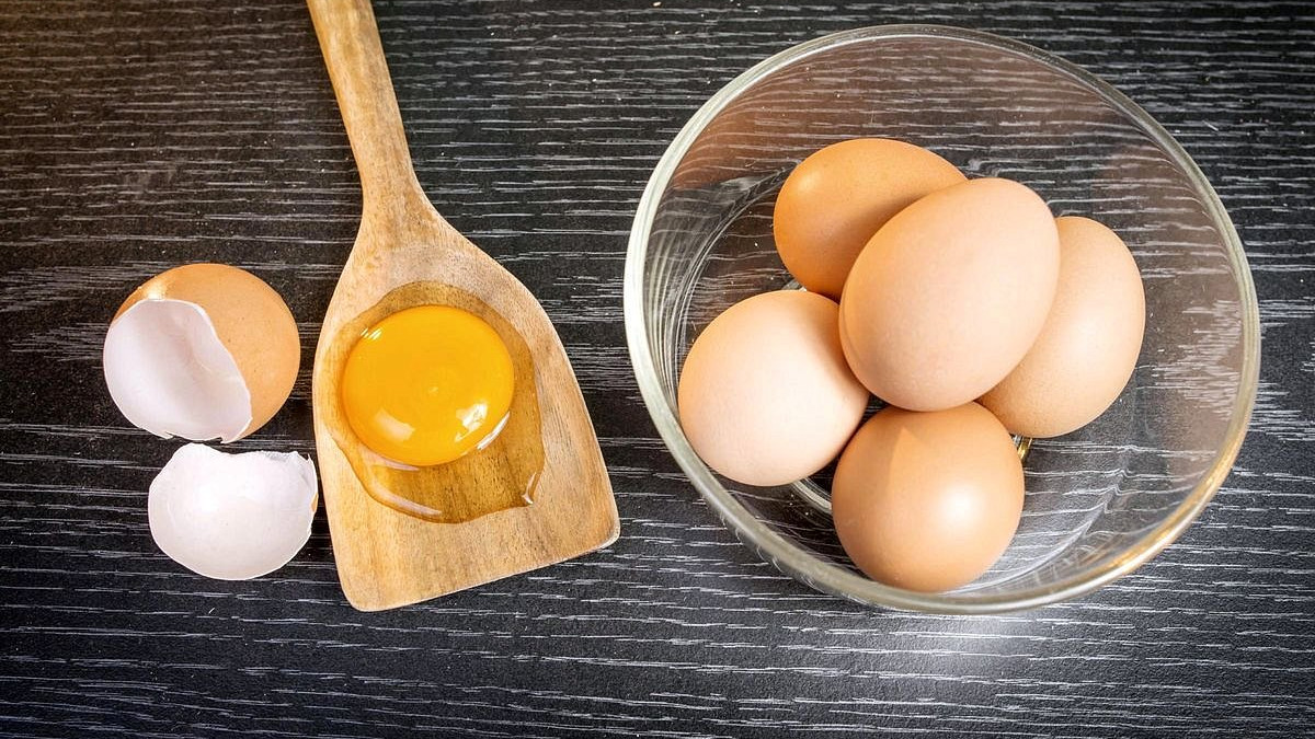 Як найкраще розбити куряче яйце - фото 1