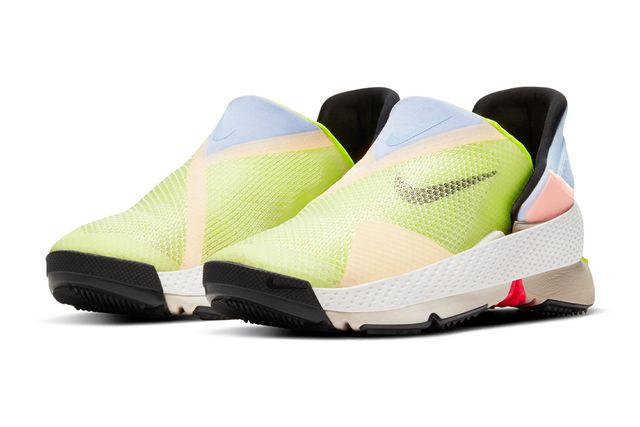 Nike випустили кросівки, які можна взути без допомоги рук - фото 445952