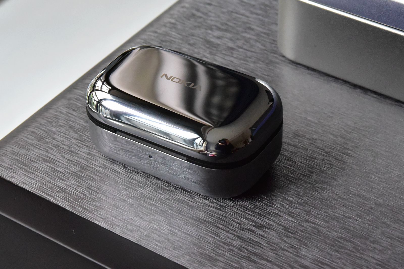 Навушники Nokia поставляються у стильному кейсі - фото 1