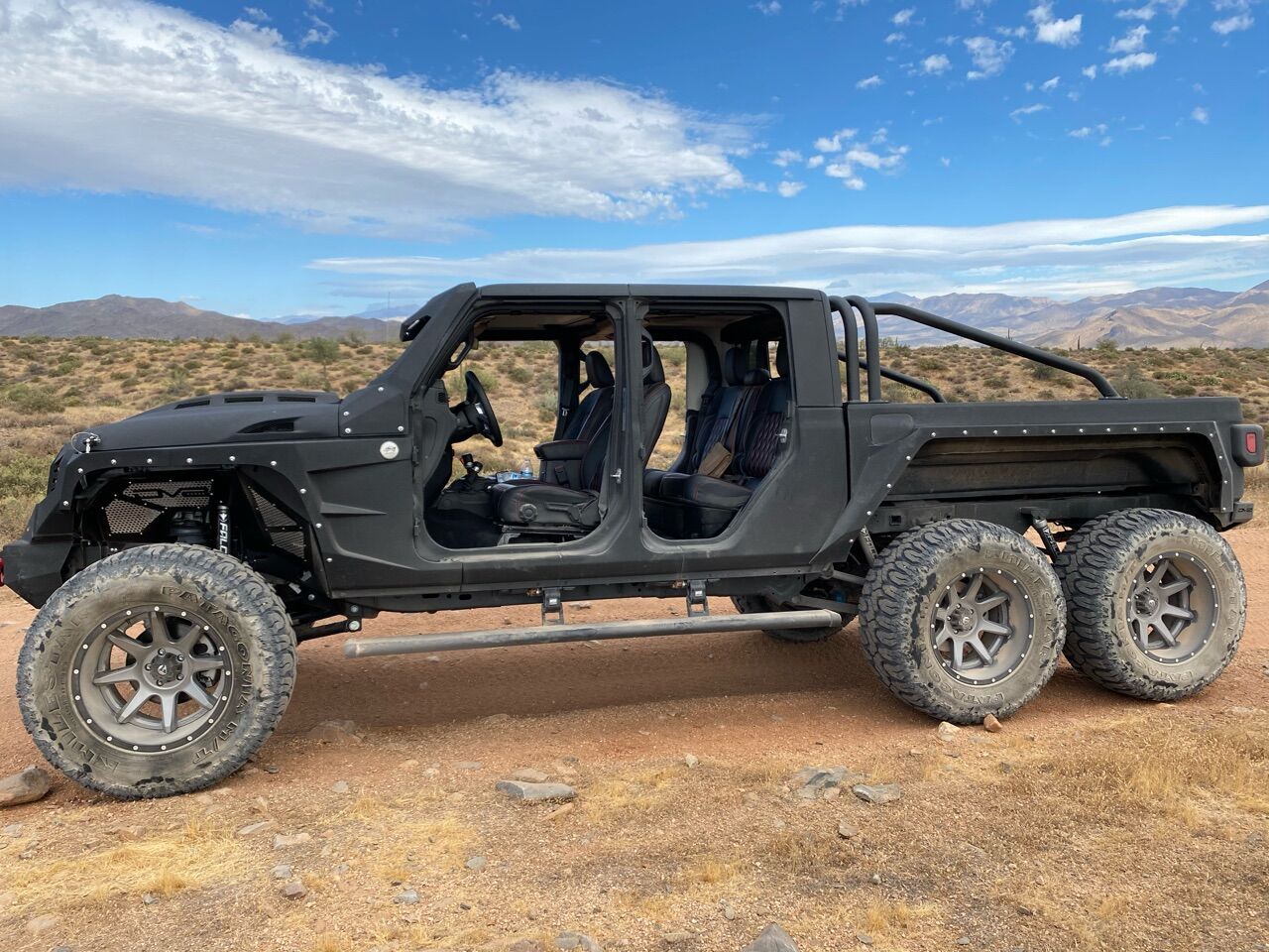 У США показали шестиколісний пікап Апокаліпсис