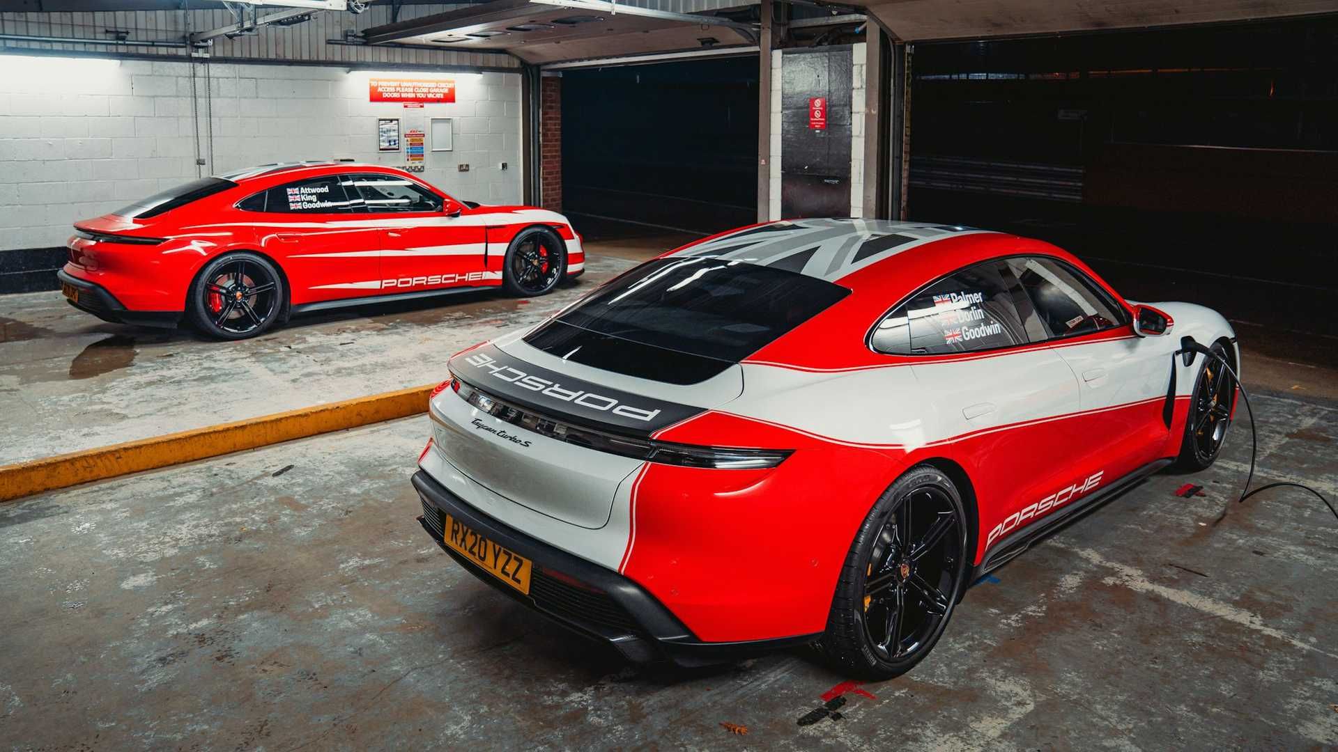 Електричні Porsche Taycan встановили 13 рекордів: відео