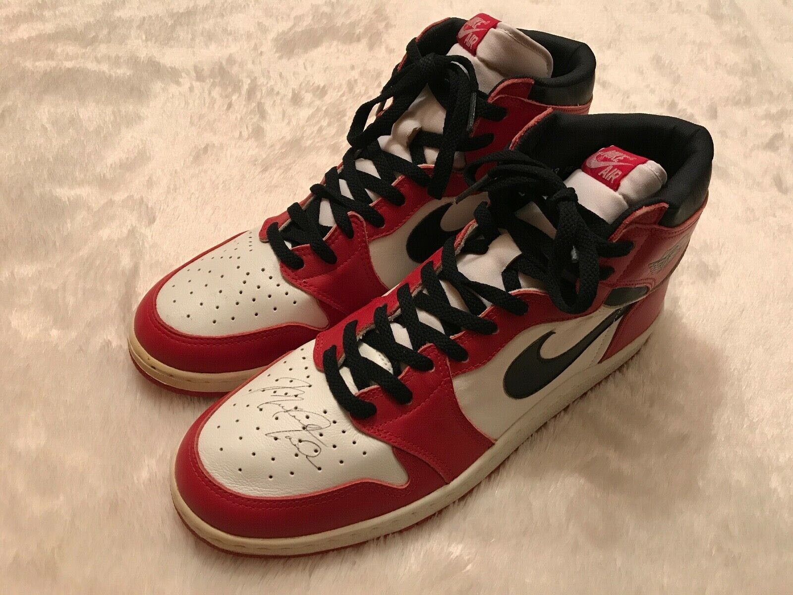 Кросівки Air Jordan з автографом Майкла Джордана продають на Ebay за 1 мільйон доларів