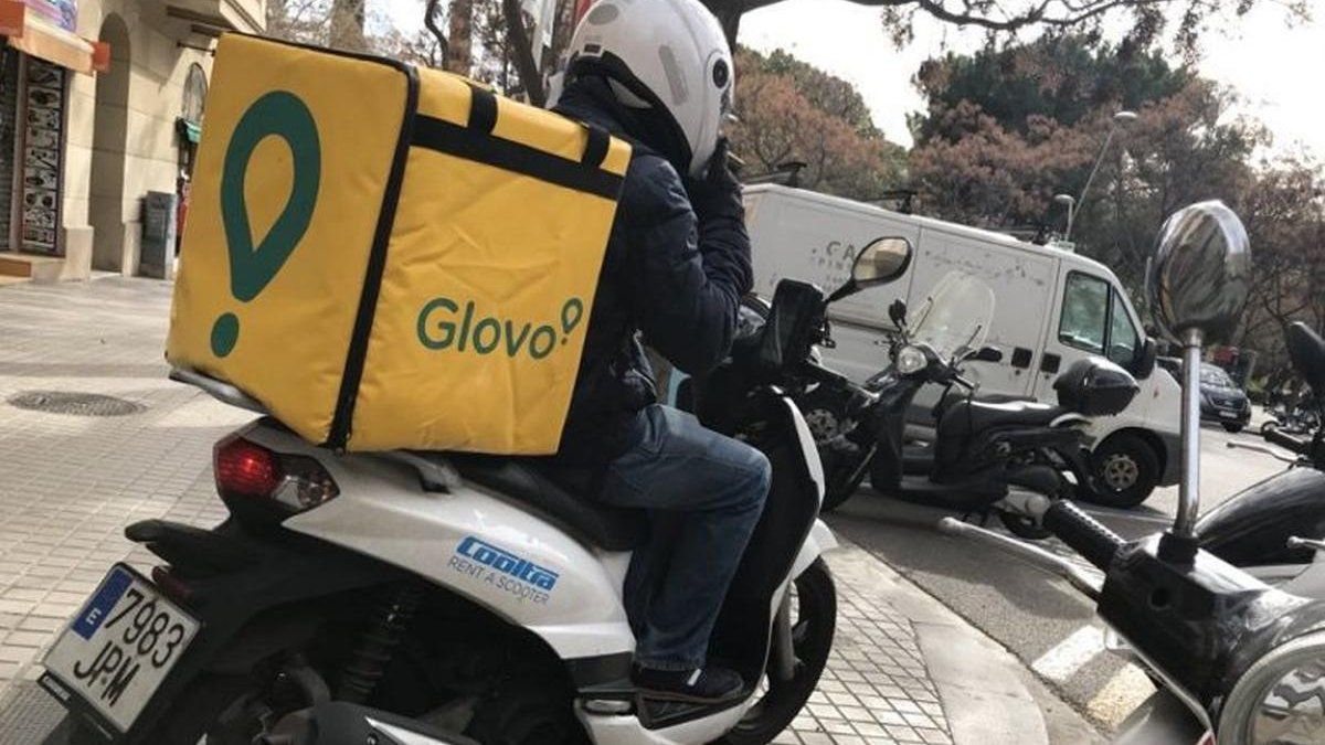 У мережі розповіли про умови роботи кур'єрів в Україні та про зарплату у службах доставки