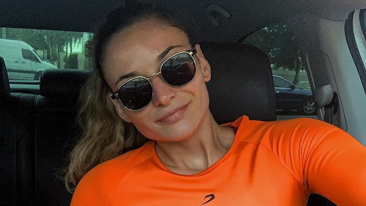 Спокуслива українка з UFC похизувалася розкішним Lamborghini