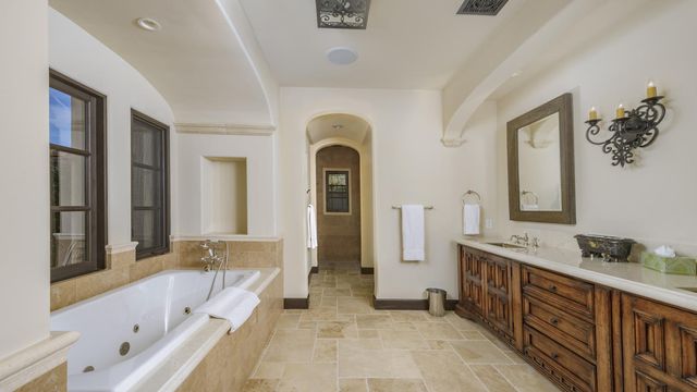 Сильвестр Сталлоне продає елітний будинок у Беверлі-Хіллз: фото - фото 446878