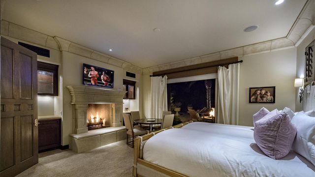 Сильвестр Сталлоне продає елітний будинок у Беверлі-Хіллз: фото - фото 446879