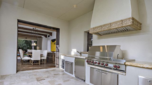 Сильвестр Сталлоне продає елітний будинок у Беверлі-Хіллз: фото - фото 446884