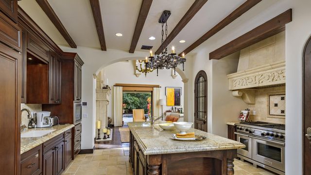 Сильвестр Сталлоне продає елітний будинок у Беверлі-Хіллз: фото - фото 446887