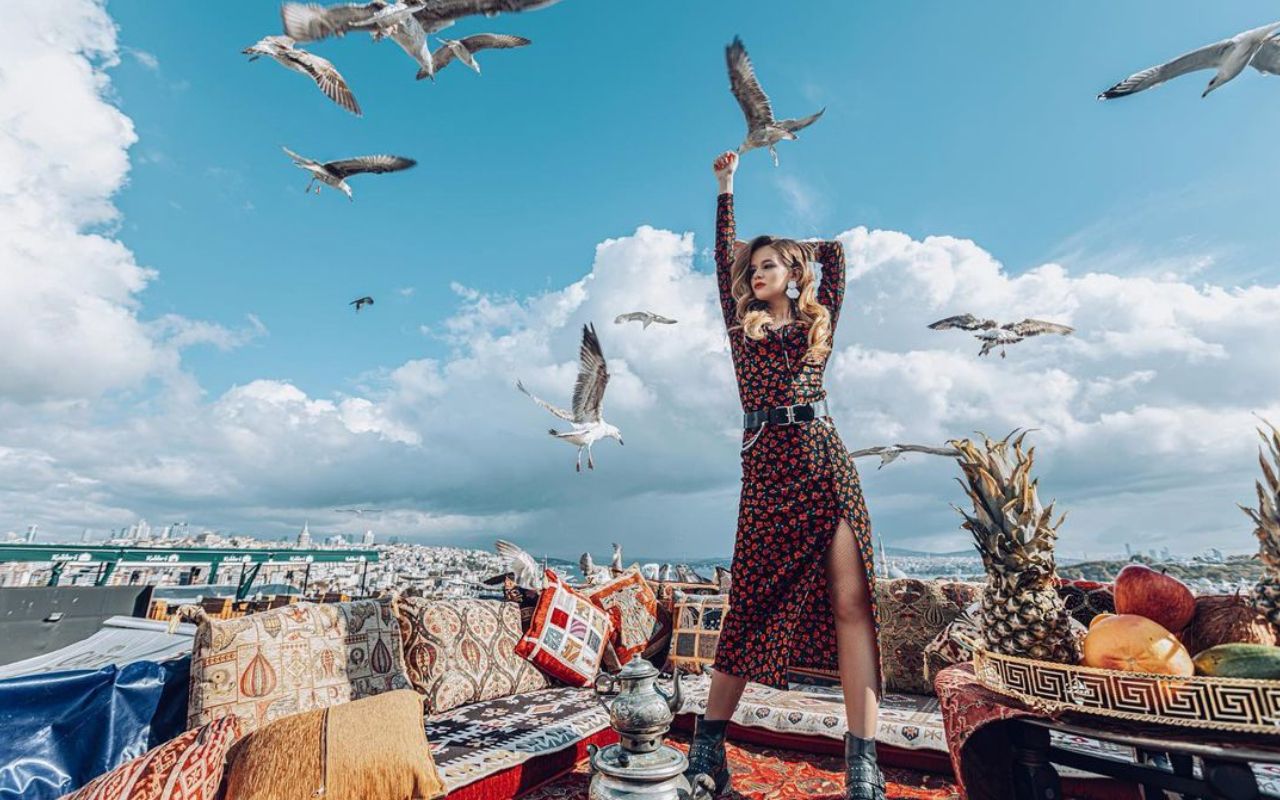 SOWA – Сам на сам: дивіться крутий кліп співачки, знятий у Стамбулі