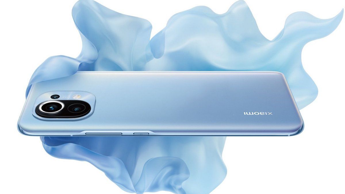 Ефект доміно: Xiaomi зняла видовищний ролик з 4100 смартфонами Mi11