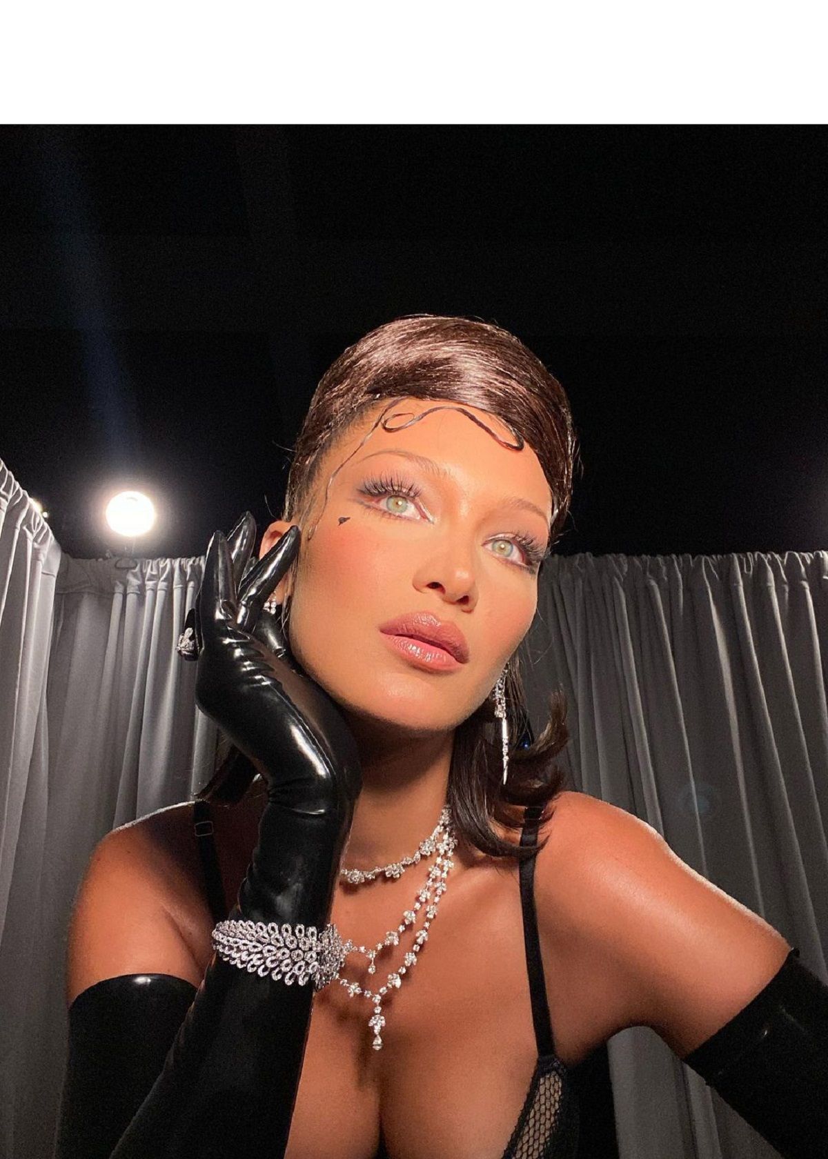 Сексуальна Белла Хадід показала свою справжню фігуру без фільтрів (18+)