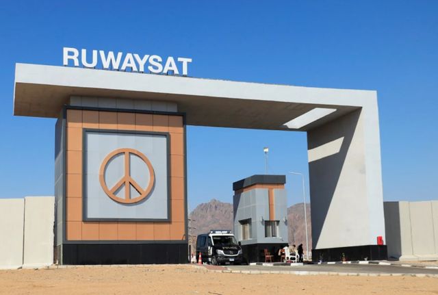 Шарм-ель-Шейх обнесли 36-кілометровим бетонним парканом: фото - фото 447105