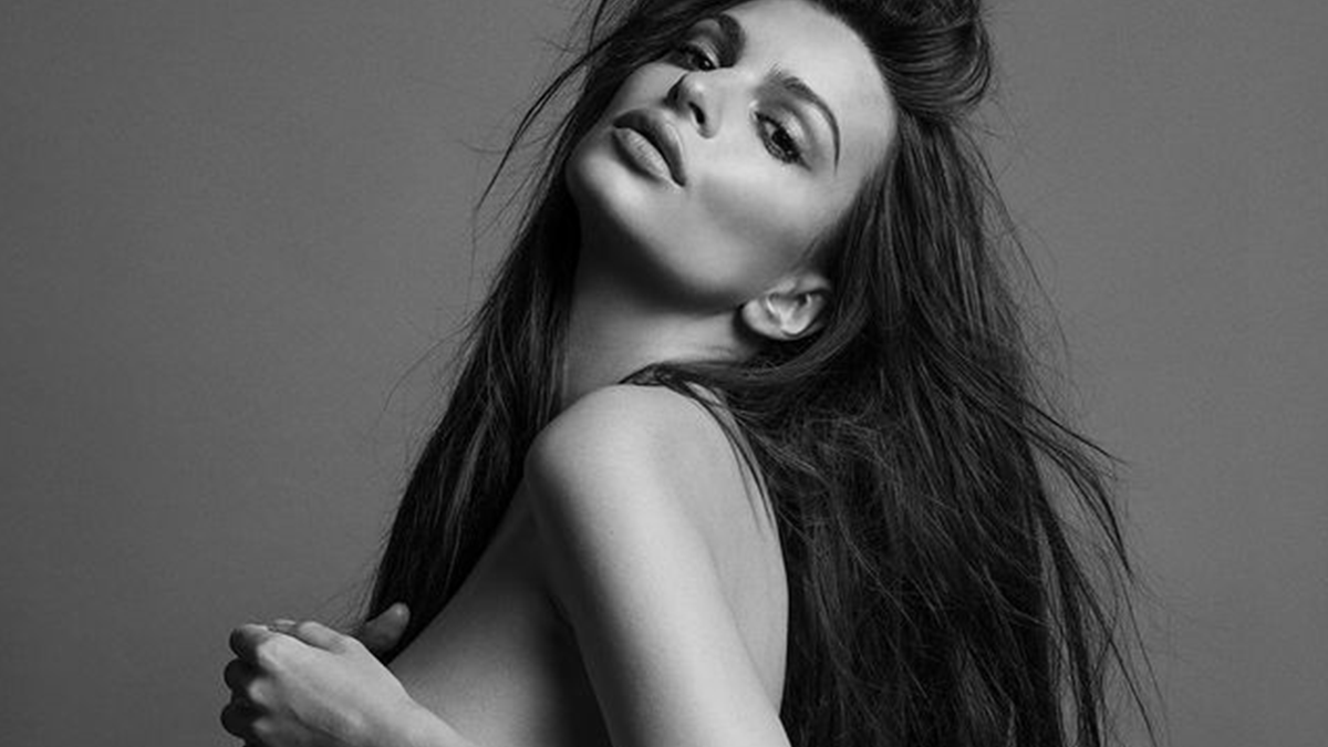 Розкута Емілі Ратажковскі розбурхала Instagram свіжою інтимною фотосесією (18+)