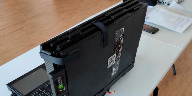 Представлено прототип ноутбука з сімома екранами: вага девайса вас здивує - фото 447171