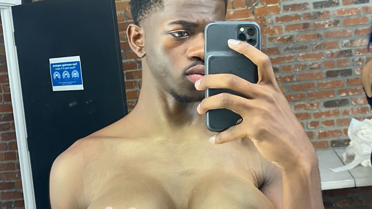 Відомий американський репер шокував фанатів збільшенням грудей: фото (18+)