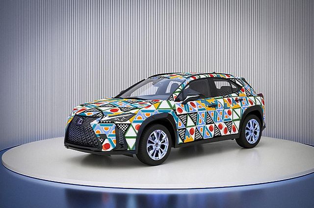 Найкращий подарунок на 14 лютого: Lexus UX перетворили на гігантський букет - фото 447494