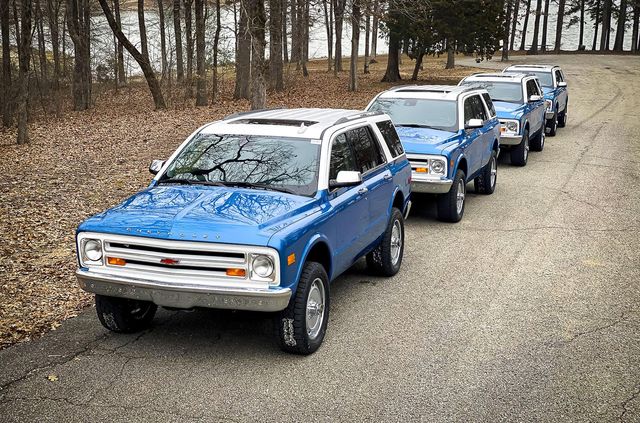 Американець придбав 4 однакові Chevrolet Tahoe з однаковим тюнингом - фото 447511