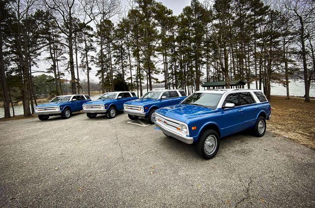 Американець придбав 4 однакові Chevrolet Tahoe з однаковим тюнингом - фото 447512