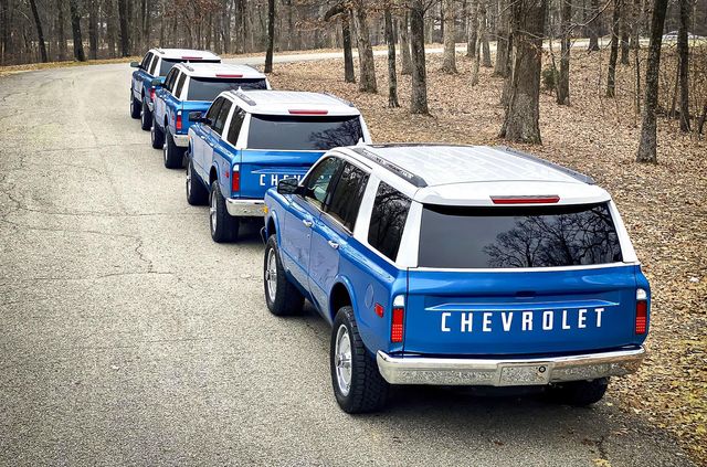 Американець придбав 4 однакові Chevrolet Tahoe з однаковим тюнингом - фото 447513