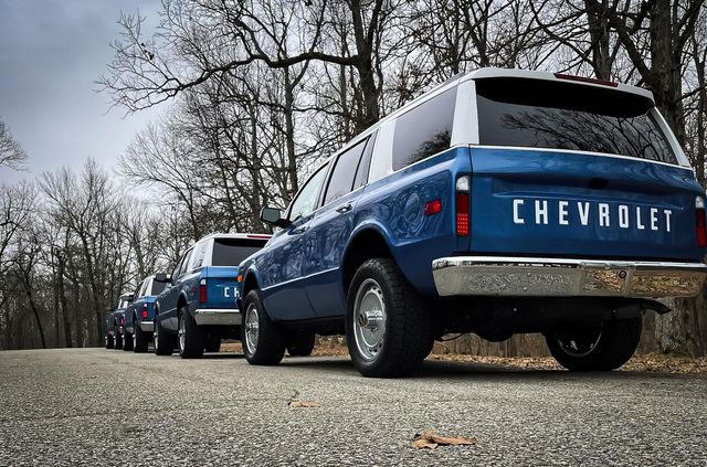 Американець придбав 4 однакові Chevrolet Tahoe з однаковим тюнингом - фото 447514
