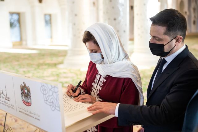 Олена Зеленська приміряла хіджаб: фото - фото 447741