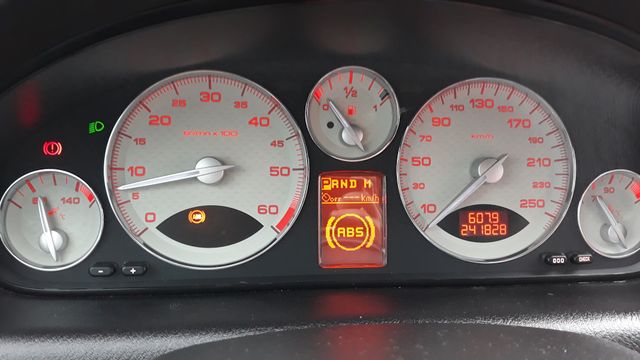 Потужний двигун, шипована гума та безпечна швидкість: ТОП 7 міфів про зимову їзду - фото 447943