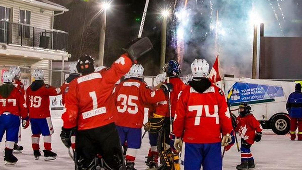 У Канаді пройшов найдовший хокейний матч в історії - фото 1