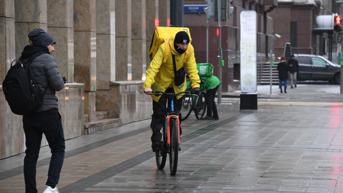 Незвичайна помста: китаянка попросила кур'єра виплеснути чай в обличчя її колишньому