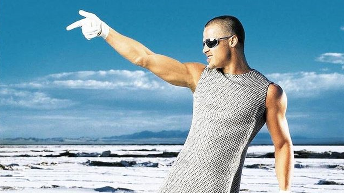 Бред Пітт нагадав підписникам свою найпровокативнішу фотосесію у зухвалих сукнях