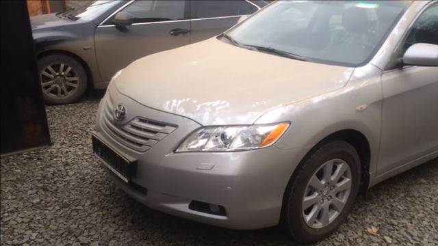 Ця Toyota Camry 14 років простояла у плівці - фото 448512