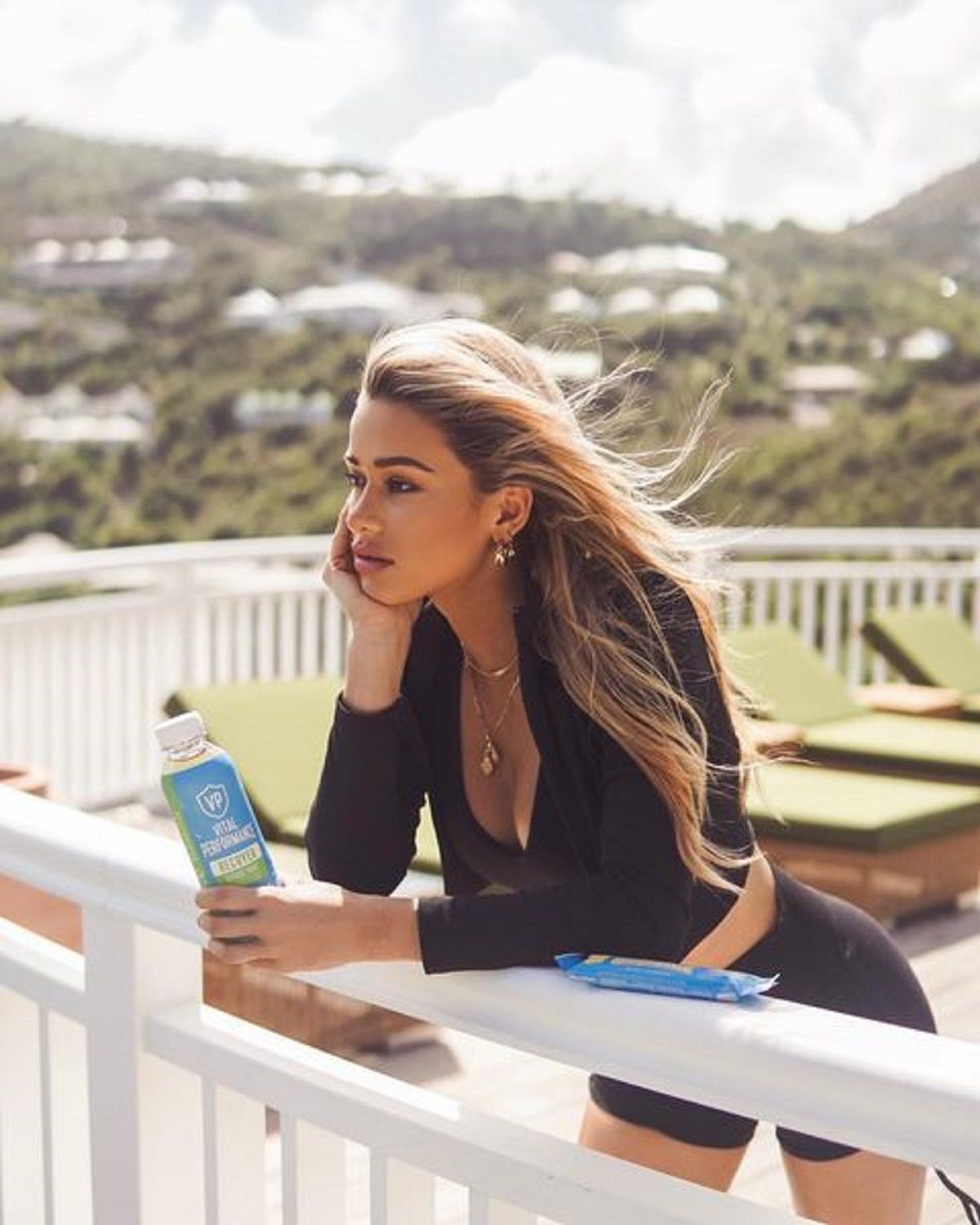 Модель Сінді Прадо розбурхала фанатів пікантним відео (18+)